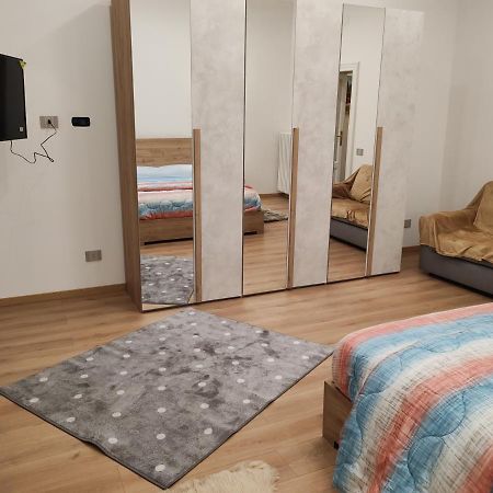 Appartamenti Lungo Fiume 506 Sesto Calende Exterior photo